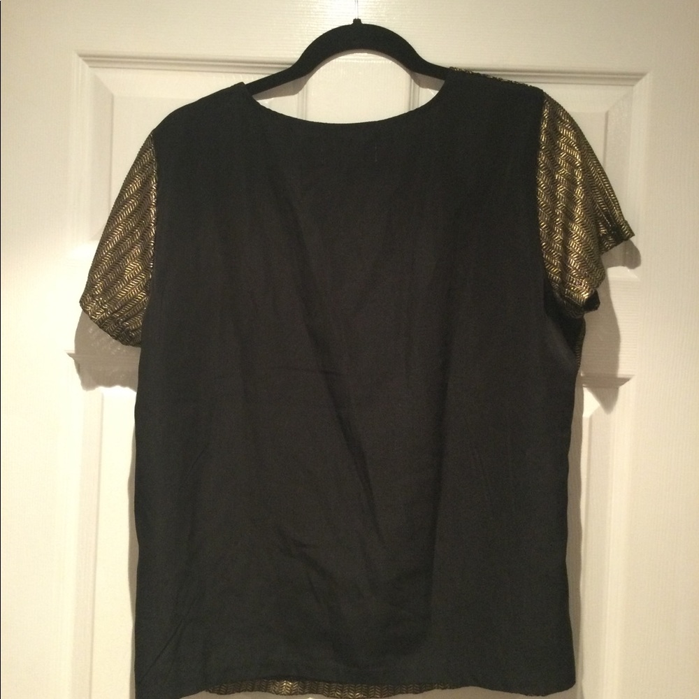 Gold tee - Picture 3 of 3
